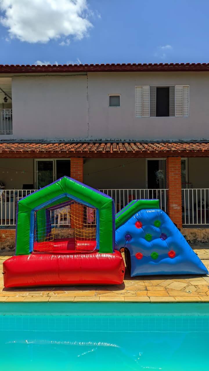 Imagem Piscina com escorrega