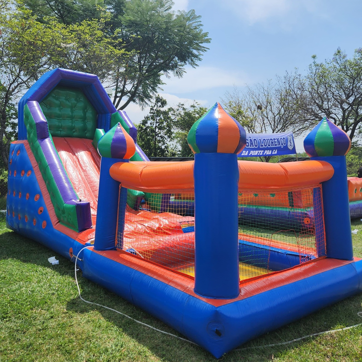 Imagem Tobogã Com Piscina