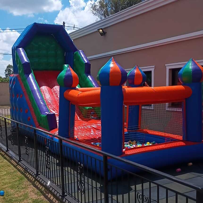 Imagem Tobogã Com Piscina